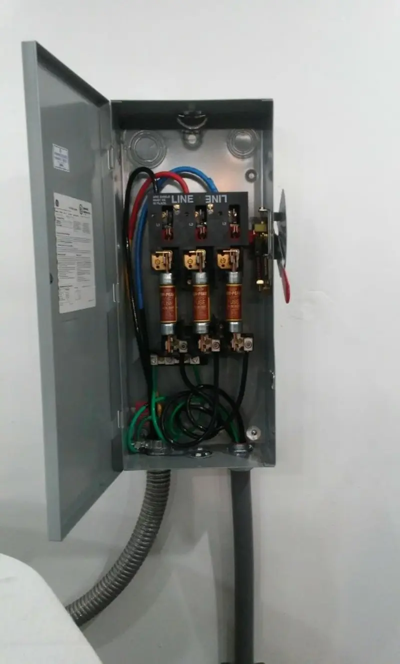Three-phase disconnect switch installed for Smoke Detector Installation in Bensville
